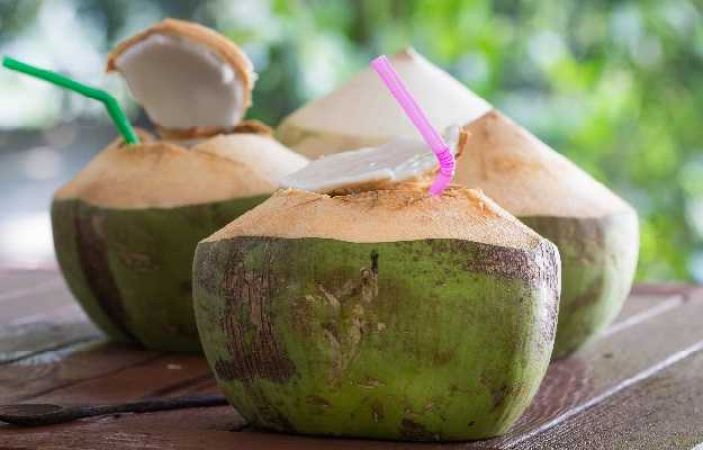 स्वस्थ रहने के लिए गर्मियों के मौसम में ज़रूर करें नारियल पानी का सेवन
