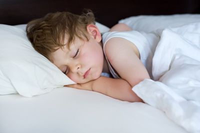 बड़े होने पर भी बच्चा कर रहा है बिस्तर गीला तो ऐसे पाएं छुटकारा