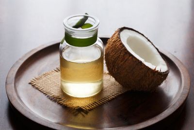 एक्जिमा ख़त्म करने से लेकर हार्मोन्स की वृद्धि में सहायक है 'नारियल का तेल'