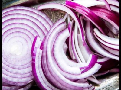 There are wonderful benefits of eating onions in summer