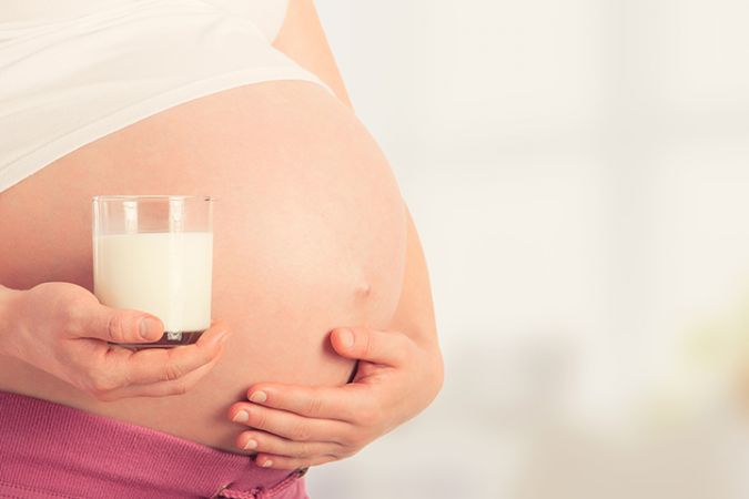 जानिये गर्भावस्था में दूध पीने के फायदे