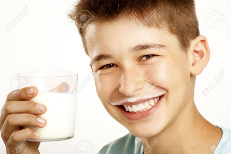 बच्चो के लिए हानिकारक है खाली पेट दूध पीना