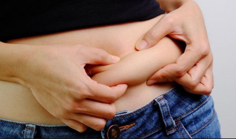 पेट की चर्बी कम करेगा पार्श्वकोणासन, जानें क्या हैं लाभ