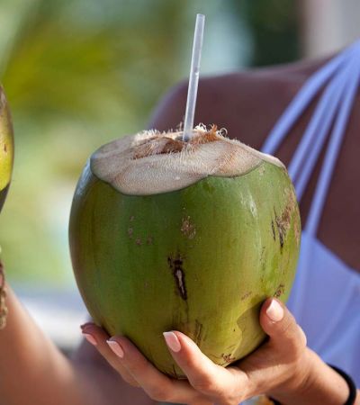 गर्मियों में डिहाइड्रेशन की समस्या से बचाता है नारियल का पानी