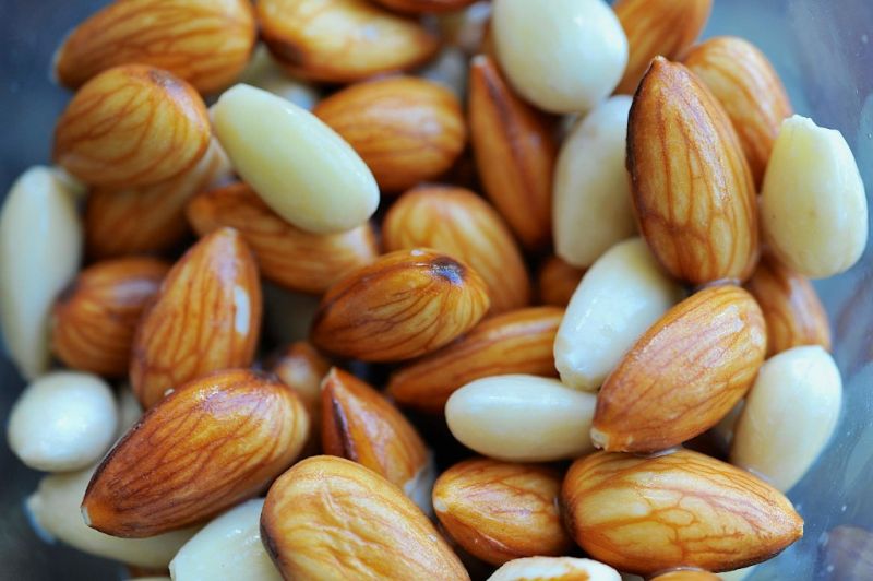 Don't eat almonds in case of these problems
