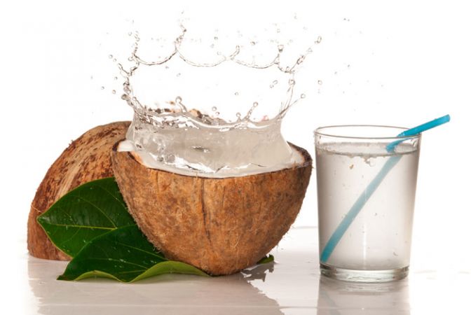 नारियल पानी की मदद से करे अपने वजन को कम