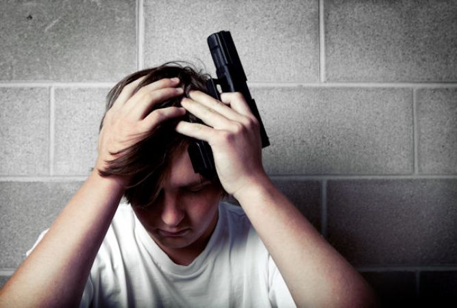 तनाव के कारण किशोरों में बढ़ रही है आत्महत्या की प्रवृति