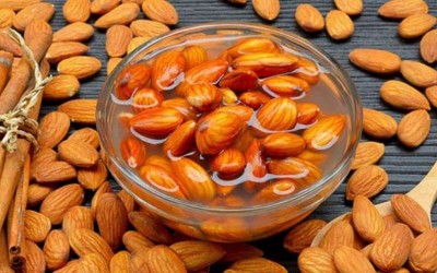 How to Soak Almonds: Experts' Advice on Duration