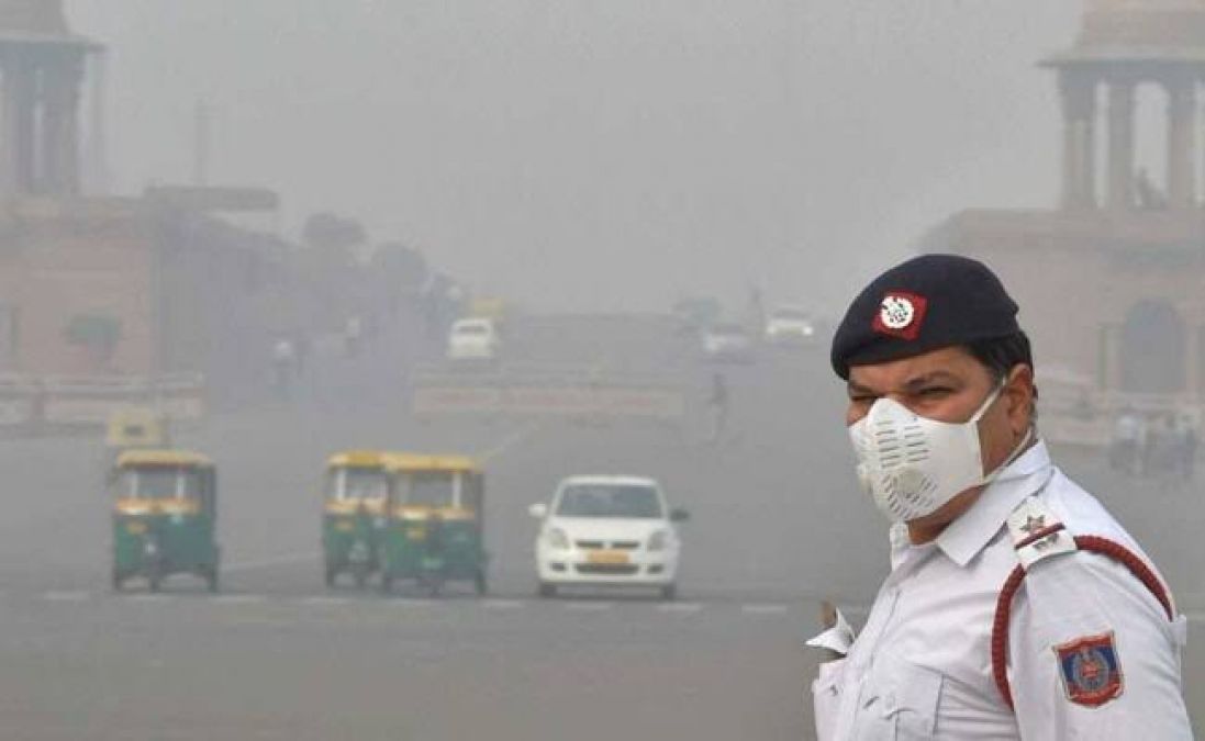 Effective ways to get protected from poisonous air spreading in Delhi