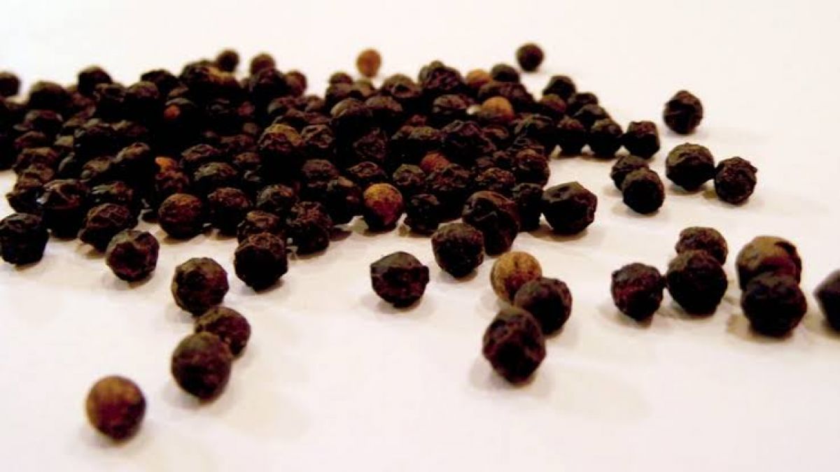 Black pepper help to grow back hair on scalp, Try these tips