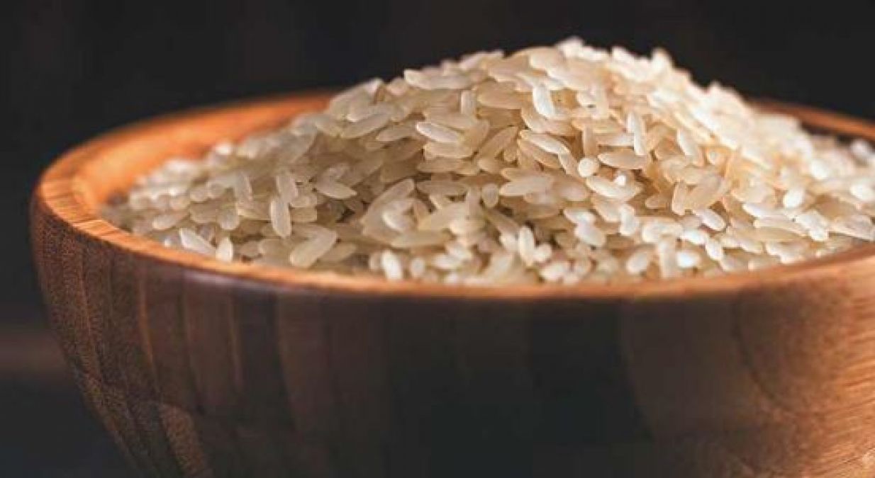 डायबिटीज के मरीज रोज खाएं 30 ग्राम कच्चे चावल, होगा ये फायदा