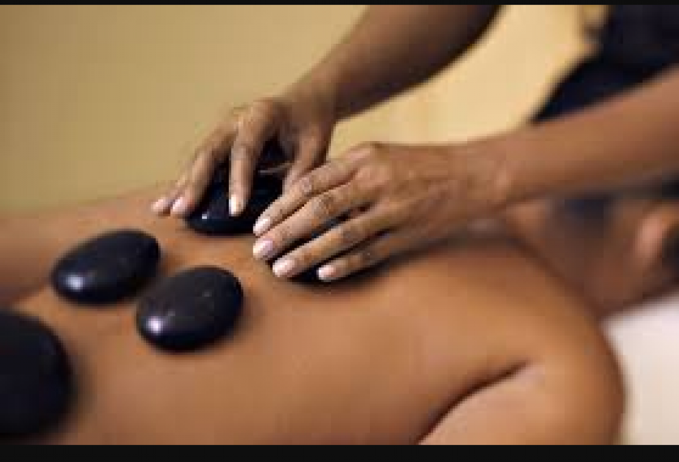 Hot stone massage is best to relax, know its benefits