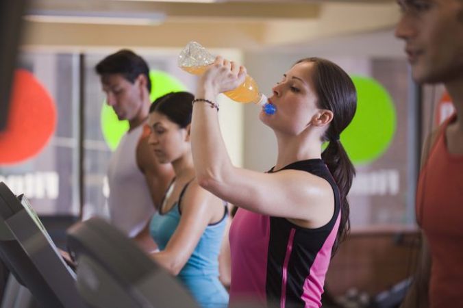 अगर आप करते हैं व्यायाम तो ऊर्जावान बने रहने के लिए जरूर पीएं यर ड्रिंक्स