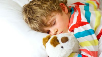 जानिए बच्चों के लिए कितने घंटे की नींद लेना है जरुरी