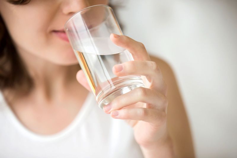 खाली पेट पानी पीने से  होता है  कई बीमारियों से  बचाव