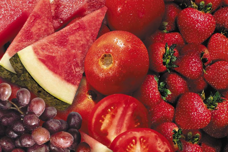 पोषण से भरपूर होते हैं लाल रंग के फल