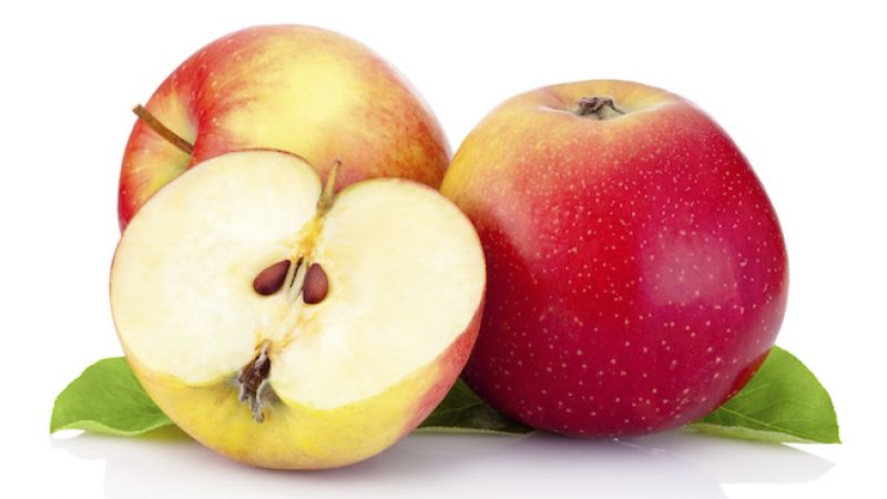 जानिए क्या होते है सेब को बिना छिले हुए खाने के फायदे
