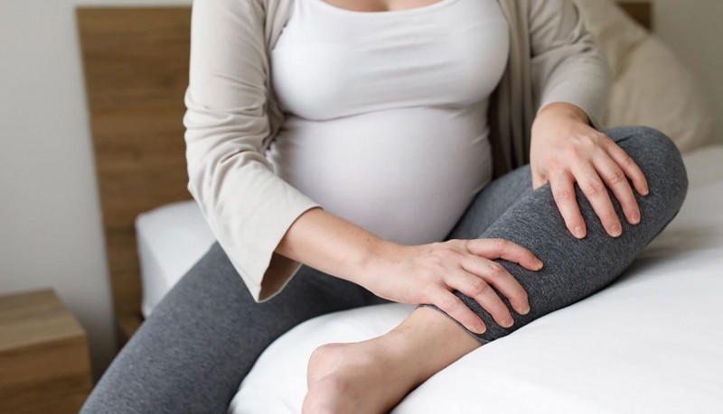 To Alleviate Leg Cramps During Pregnancy, Follow These Helpful Tricks
