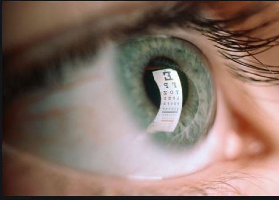 बच्चो से दूर रखे स्मार्टफोन्स वरना जा सकती है आँखों की रोशनी