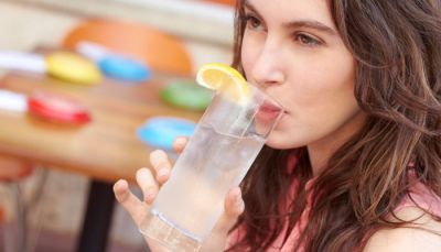 सुबह नींबू पानी पीने सेहत को होते है ये बेहतरीन फायदे