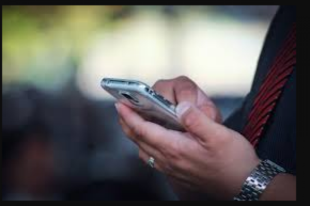 Continuous use of mobile phones reduces fertility, know here!