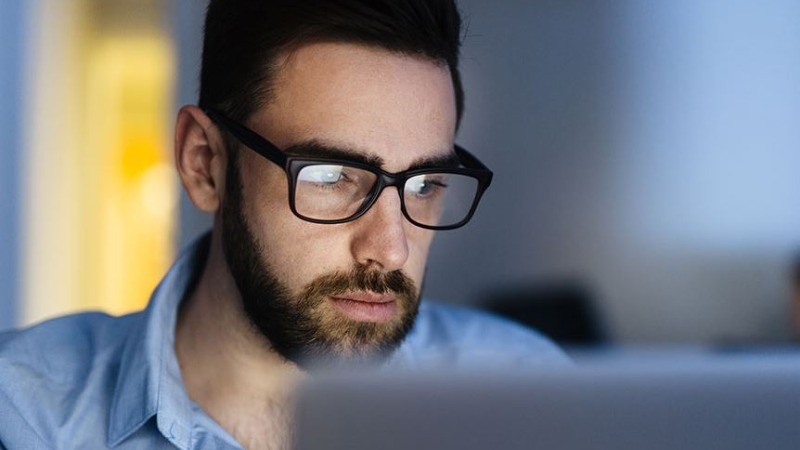 If You Work on the Computer All Day, Try These Tricks to Alleviate Eye Fatigue