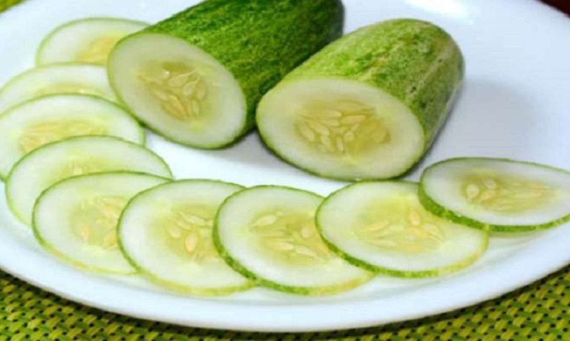 Use cucumbers like this to maintain beauty of your eyes