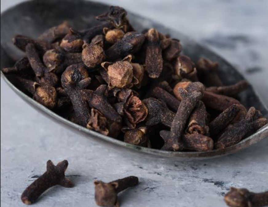 Eat cloves with hot water every night, there will be surprising benefits
