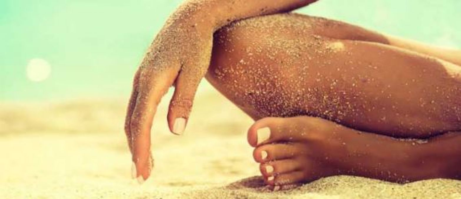 Apply these 3 things to remove tanning from feet