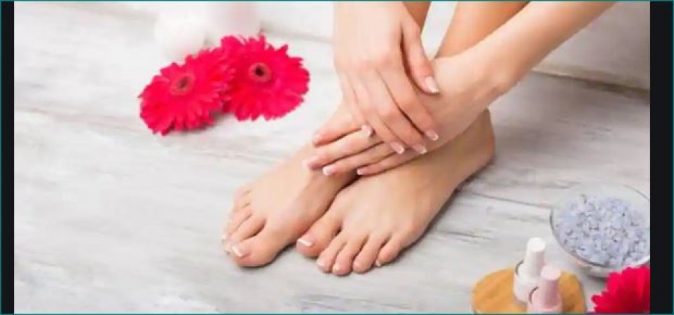 Do this home remedy to get rid of fungal infection in feet