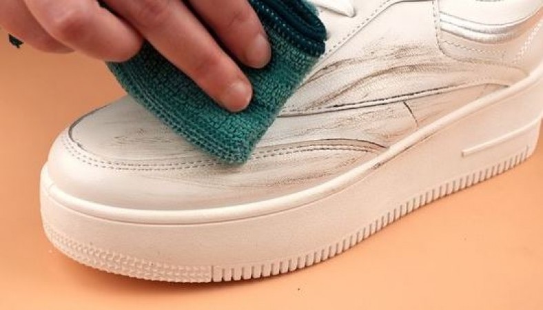 Clean Dirty Shoes in Minutes Without Using Water