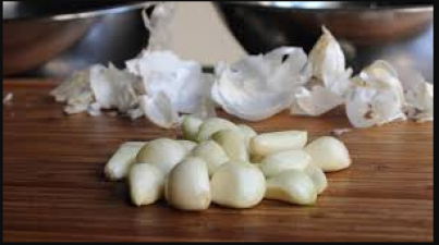 Know how to peel garlic easily
