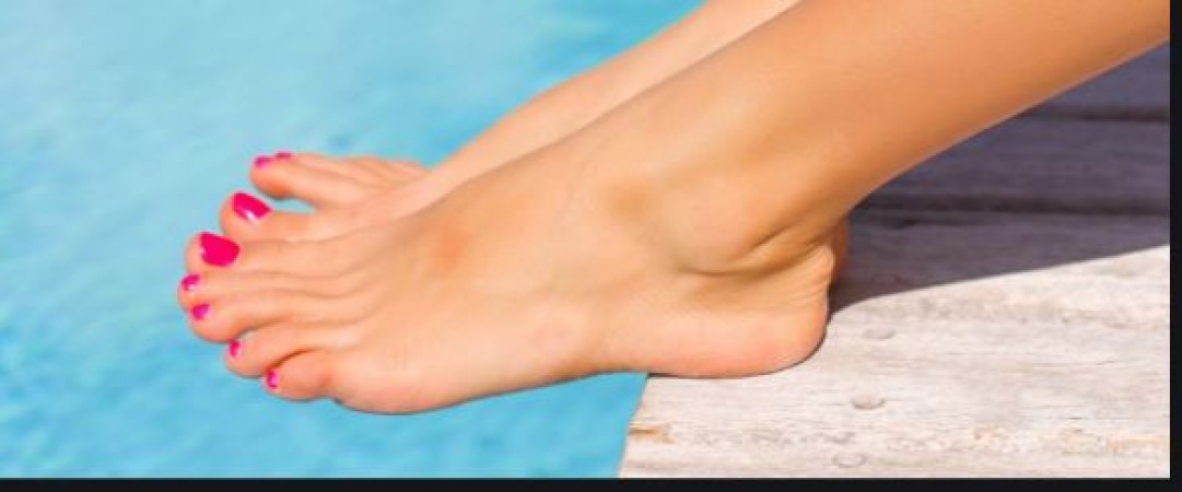 If you are upset with cracked heels, use this home remedies