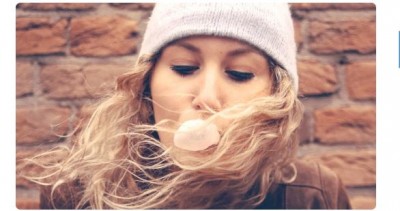If chewing gum is stuck in the hair, then these home remedies will be useful for you