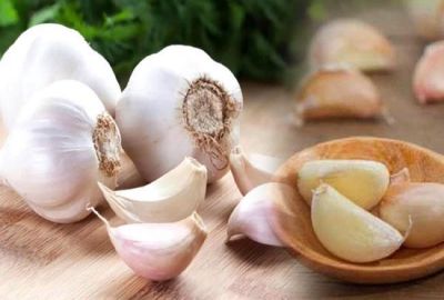 Know health benefits of consuming garlic and turmeric