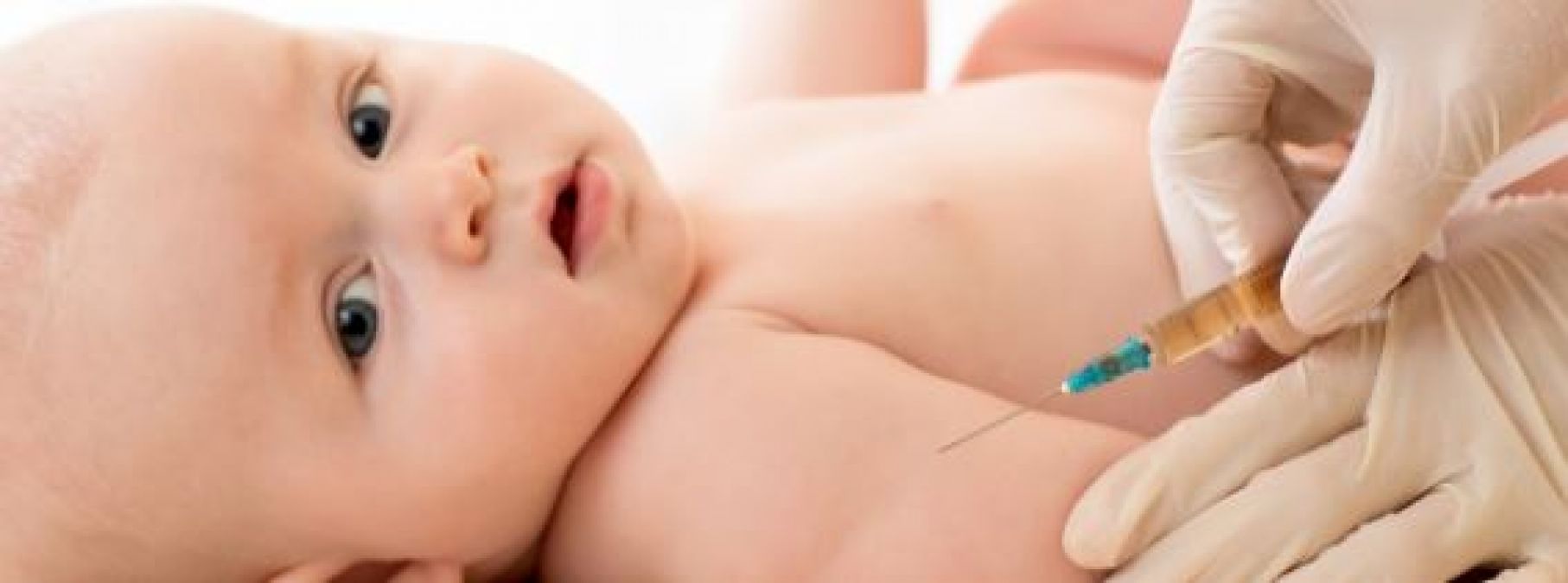 बच्चे को लगवाया है वैक्सीन तो दर्द कम करने के लिए अपनाए ये टिप्स
