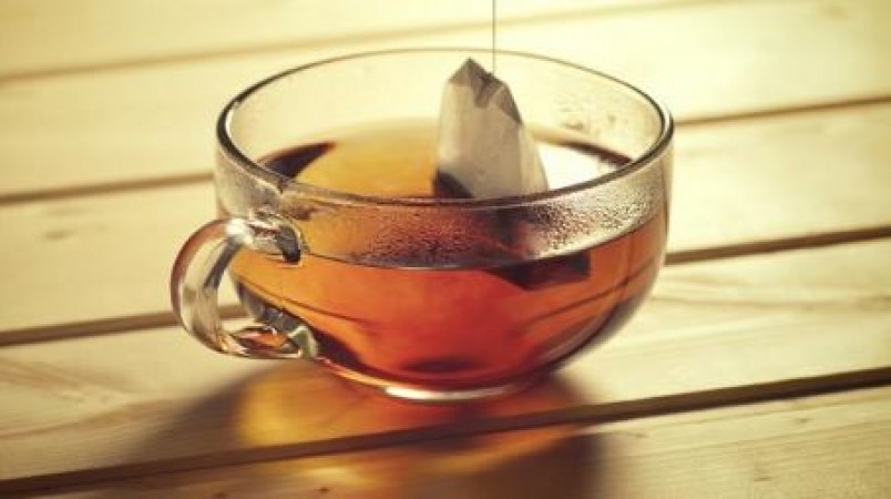 Use tea bags to remove foul smell from the fridge