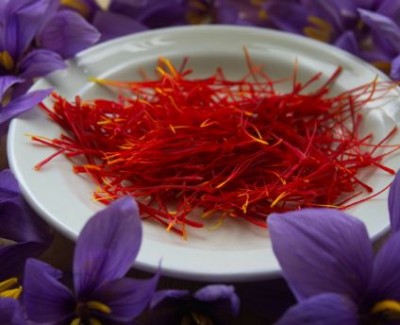 Get rid of a stomach ache with Saffron, know other benefits