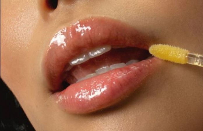 Golden Elixir for Perfect Pouts: Discover Honey's Lip Care Benefits!