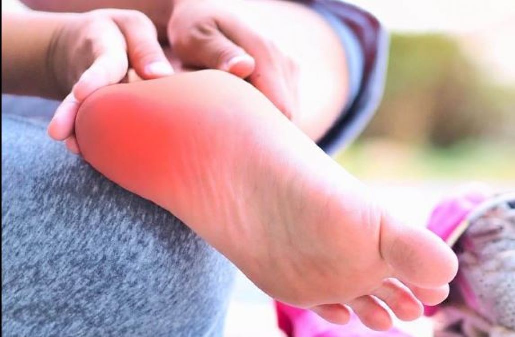 If there is pain like pricking of the needle in the soles of the feet, then these home remedies will come in handy.