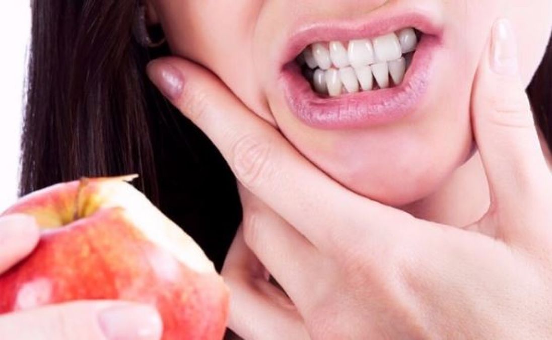 Relieve the discomfort of bleeding gums from these tips