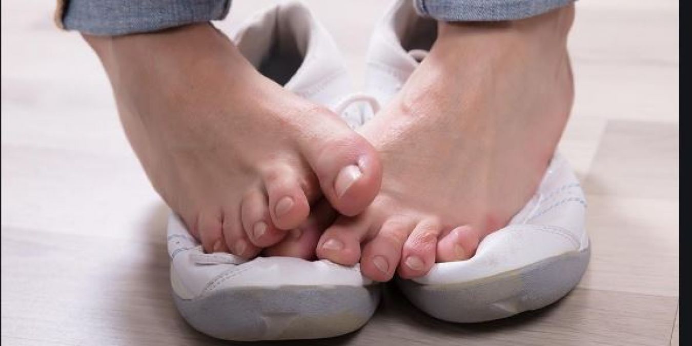 If you are troubled by stinking feet, then try these simple home remedies