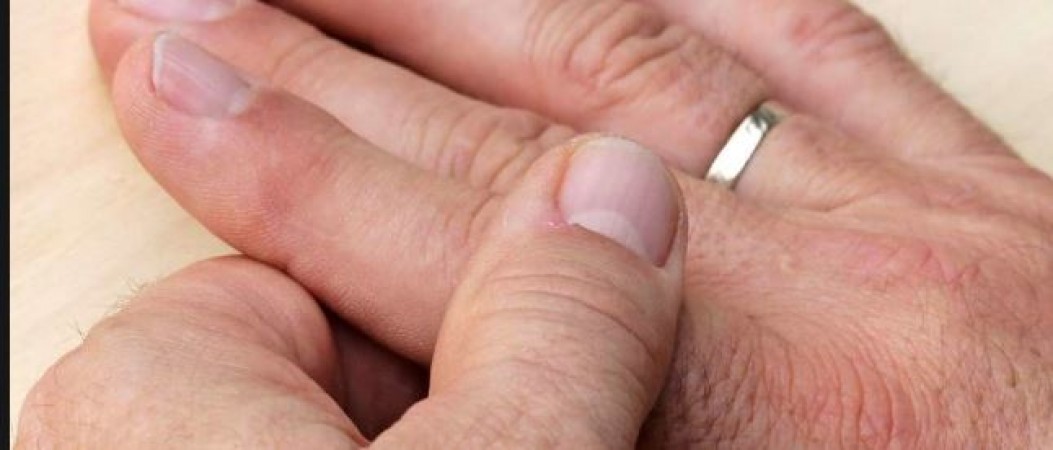 If there is severe pain in the joints of fingers, then adopt these home remedies