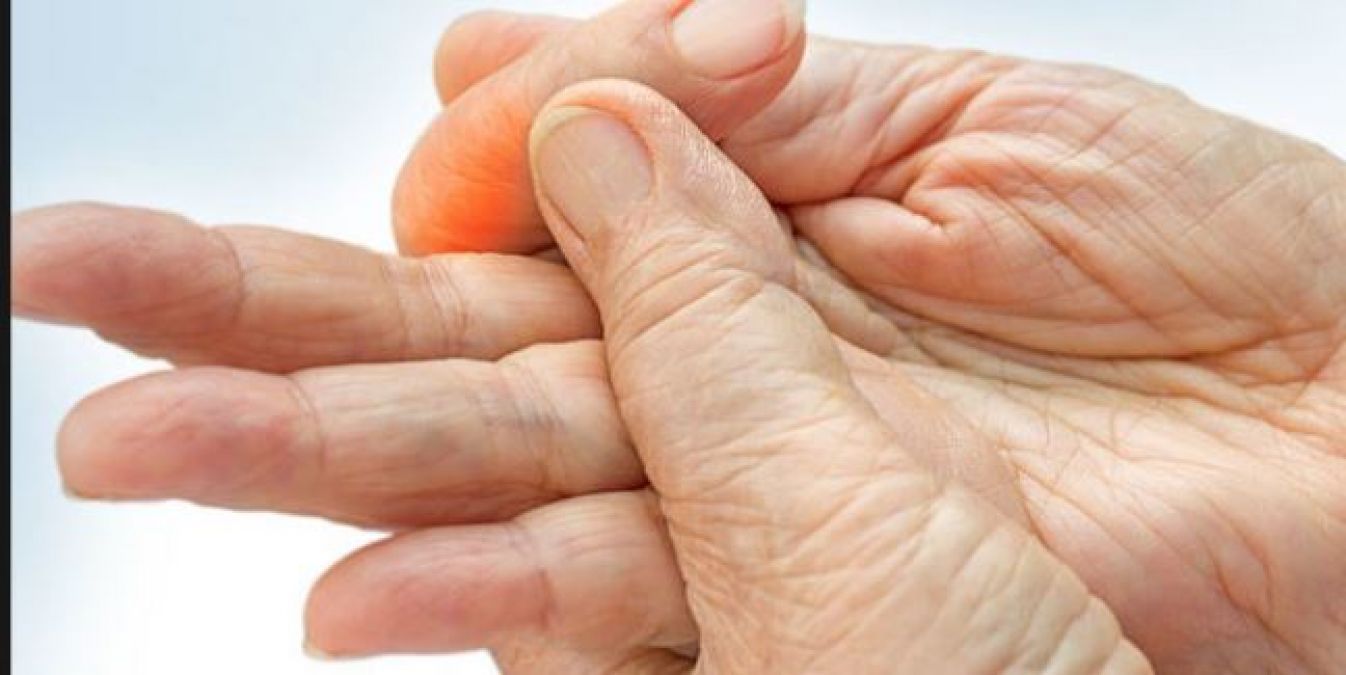 If there is severe pain in the joints of fingers, then adopt these home remedies