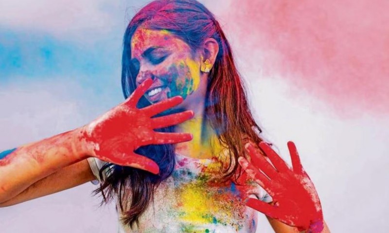 Apply This Pre-Holi Tip on Your Skin and Hair to Prevent Stubborn Color Stains