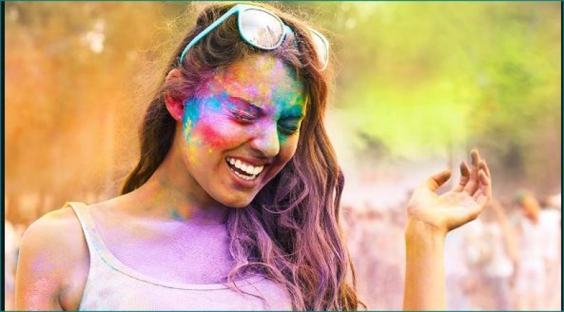 Ways to remove Holi stained clothes washed