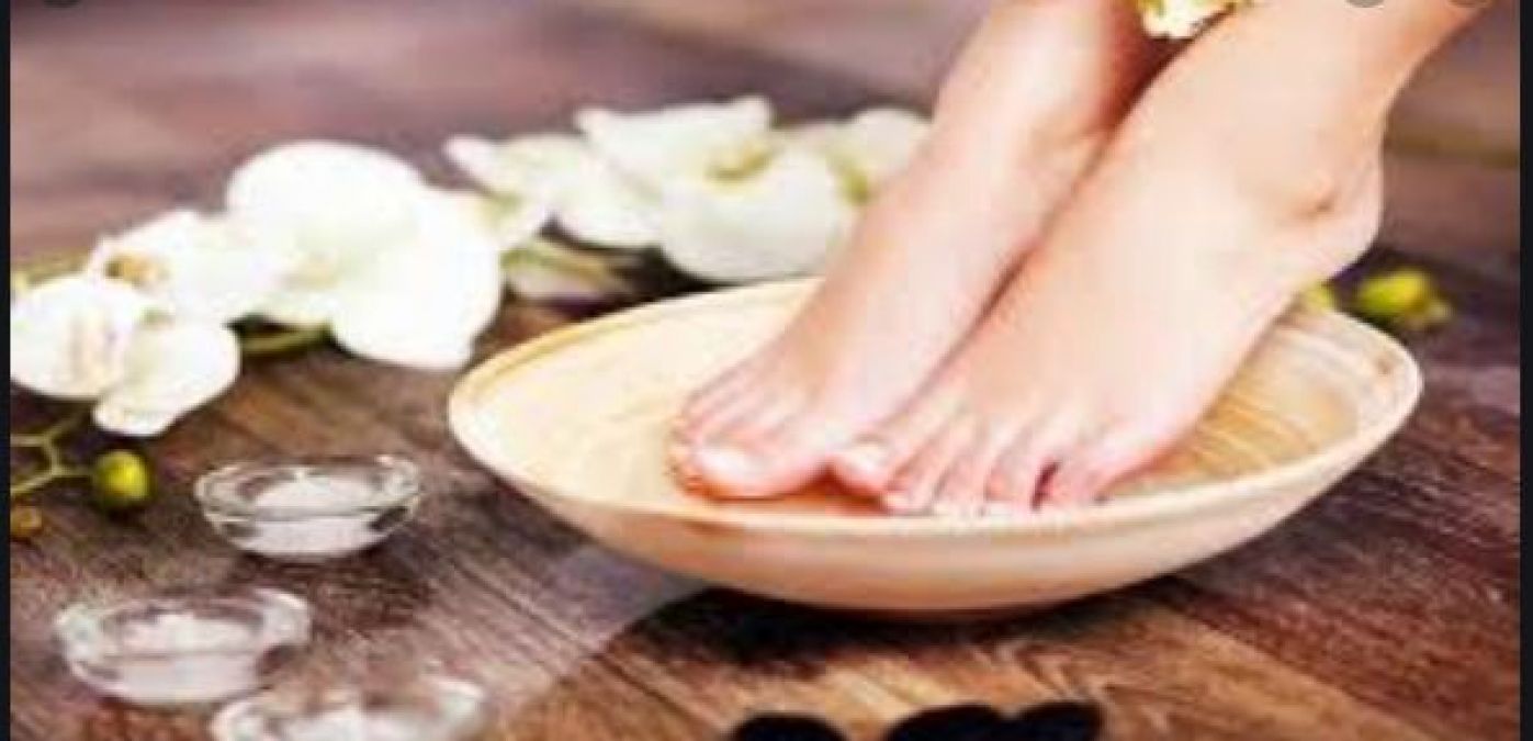 Try these home remedies to rid to bad smelling feet