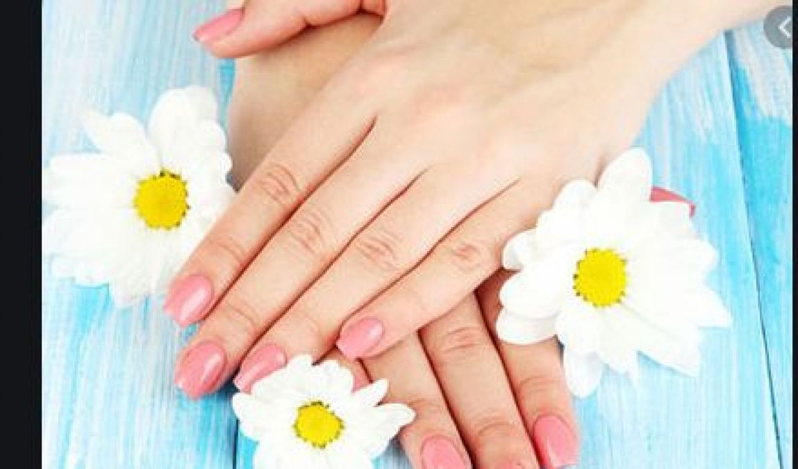 Try these home remedies to get soft hands
