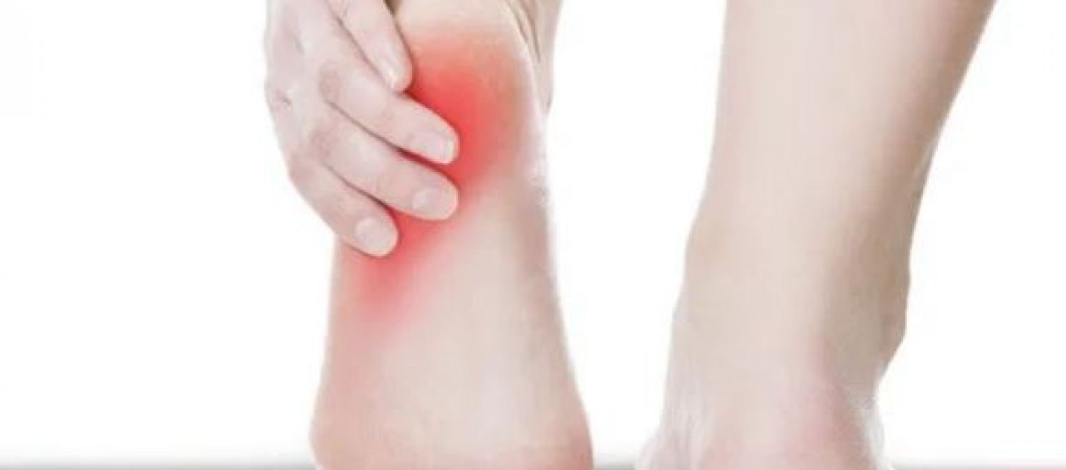 Troubled by swelling and pain in the heels then follow these home remedies