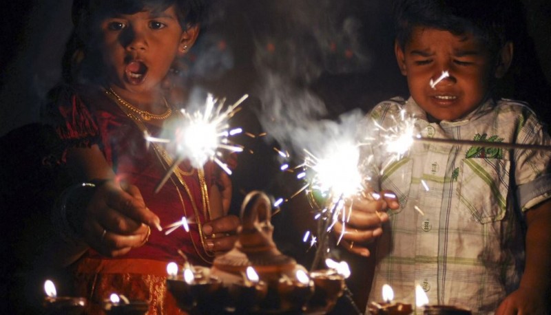 If Your Skin Burns During Diwali, Follow These Home Remedies for Relief